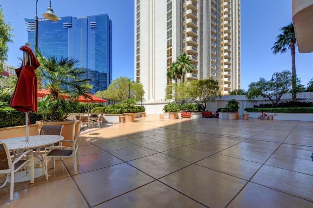 Mgm Signature-21-703 Strip View Jacuzzi Studio Лас-Вегас Екстер'єр фото